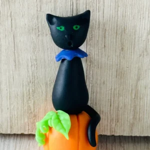 Gatito de porcelana fria